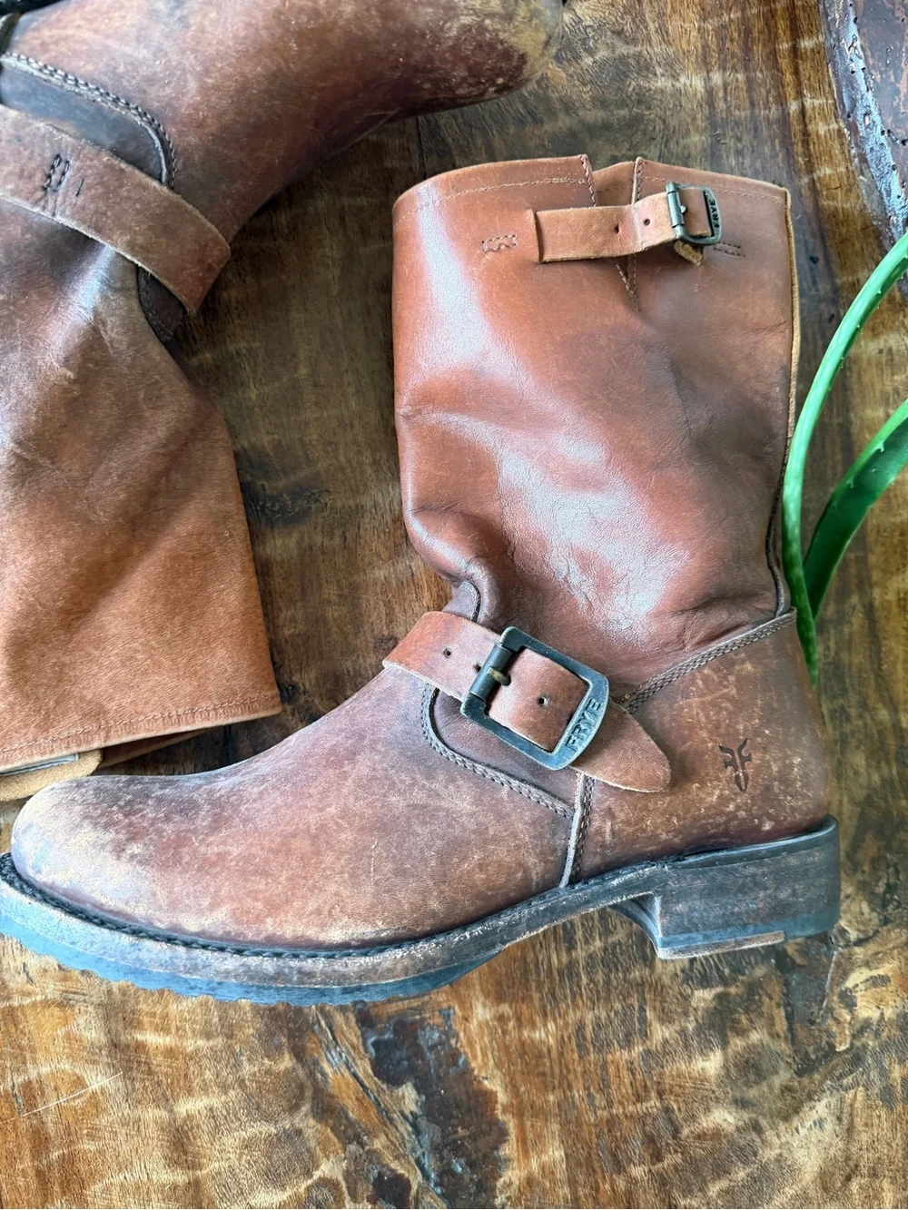 Frye Stonewashed Cognac Ombré Distressed Leather Moto Engineer Boots 8.5 - Picture 9 of 16